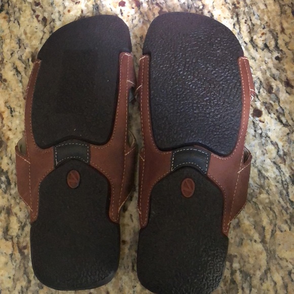 NWOT Mens leather Sandals - Picture 3 of 3